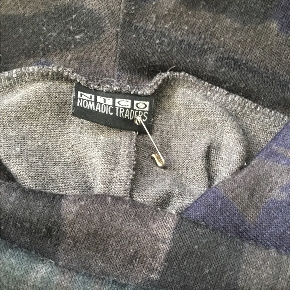 Nomadic Traders. Long Sleeve  Cowl Neck Sweatshirt Size Medium $35 - Picture 5 of 6